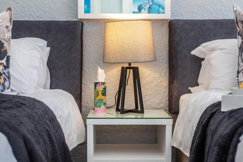 Beachcomber Sunset Sleeper Apartment